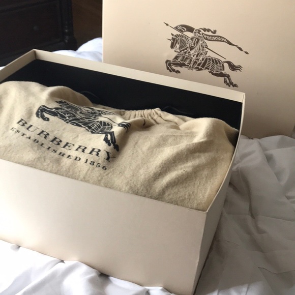 Authentic Burberry!! Used 1 time - Picture 6 of 7